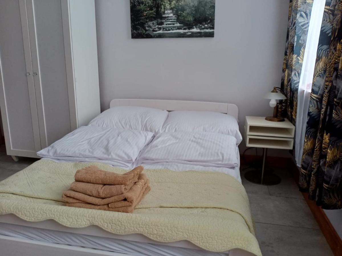 Sunny Bear Bed & Breakfast Jelenia Góra Esterno foto