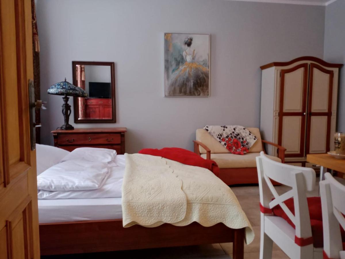 Sunny Bear Bed & Breakfast Jelenia Góra Esterno foto