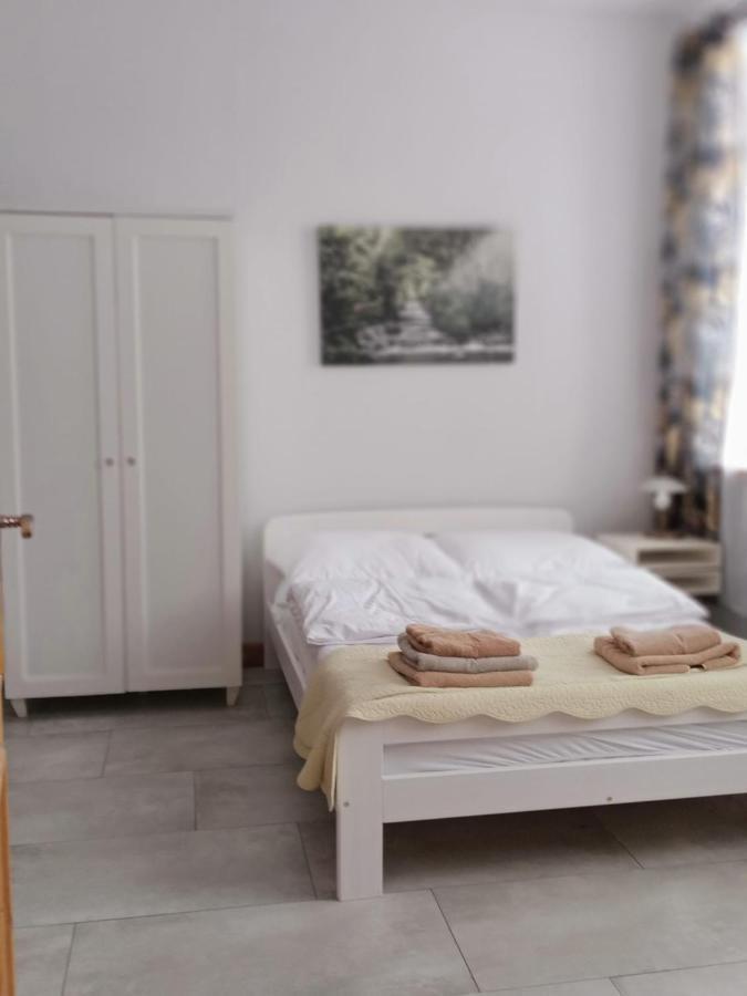 Sunny Bear Bed & Breakfast Jelenia Góra Esterno foto